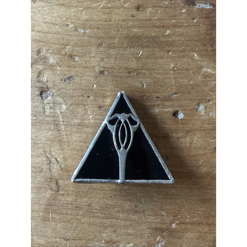 VTG‎ ARTESIAN ROBIN STEFAN BLACK STAINED GLASS & PEWTER BROOCH